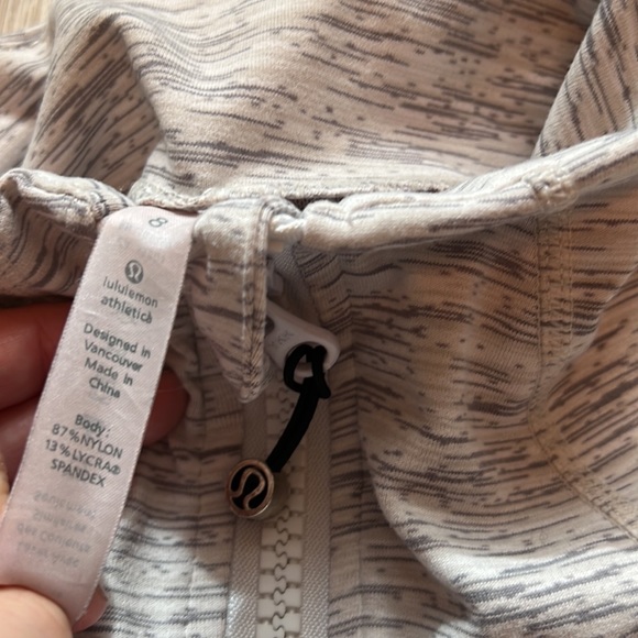 LuLulemon Zip Up Sz 8 - Picture 2 of 5